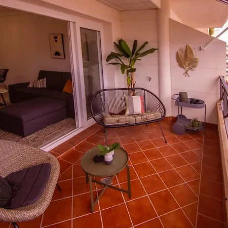 Bay Apartment *